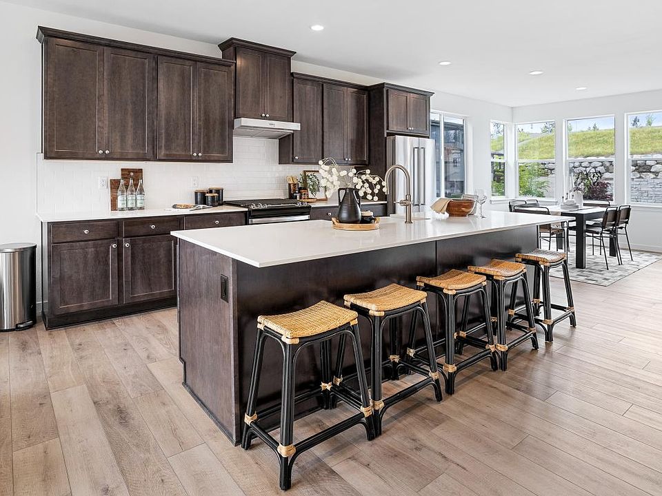 Mica Elite kitchen and dining area