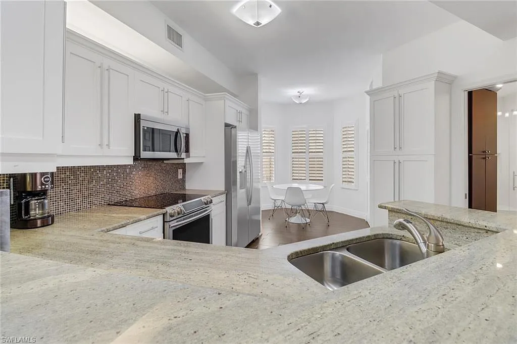 1 bed, 1.0 bath, 852 sqft, $5,500 — Photo 2