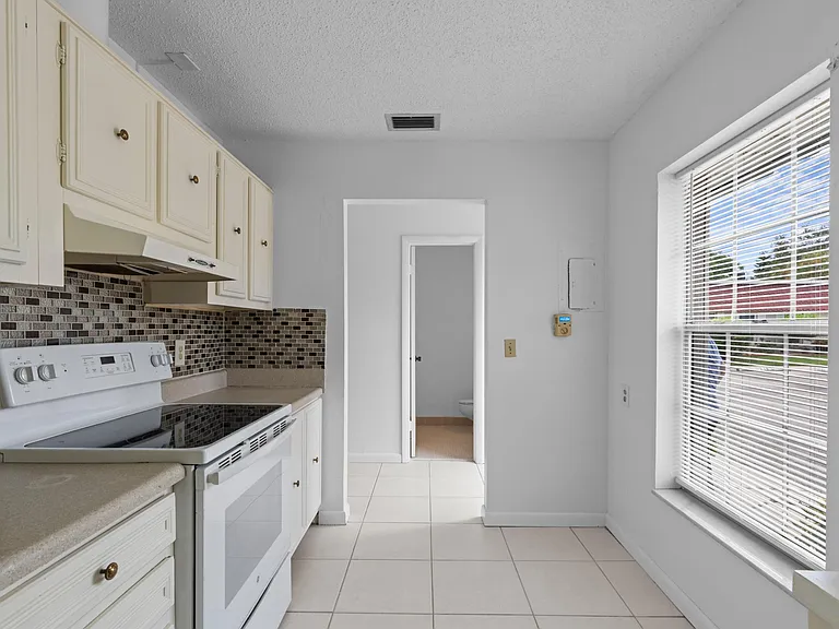 315 Cape Cod Cir #B — Photo 7