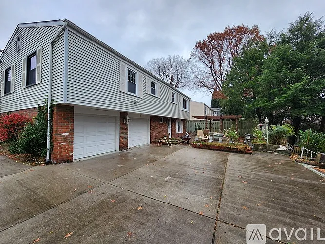 230 Wallingford Dr — Photo 2
