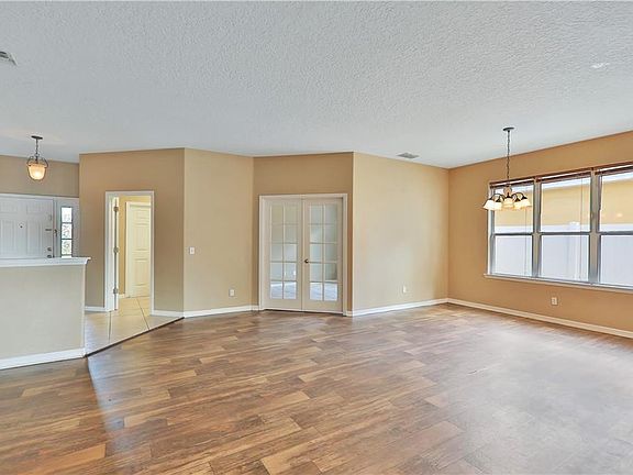 4th image of 165 James Cir