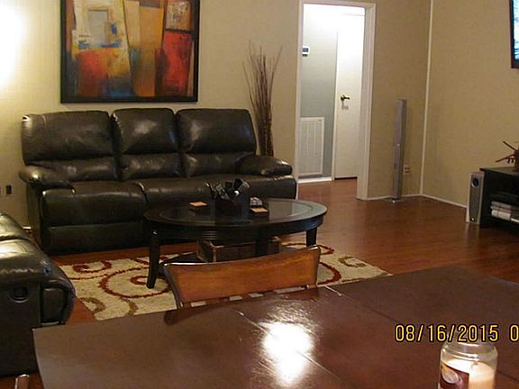 3rd image of 1217 Brookhollow Dr