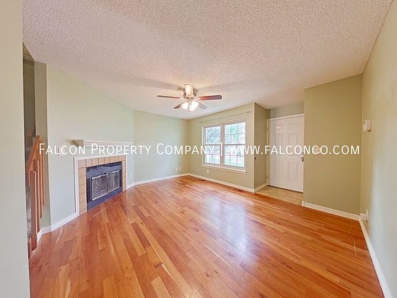 3rd image of 8047 Lexington Park Dr