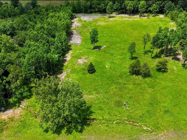 162 S State Rd, Huntingburg, IN 47542