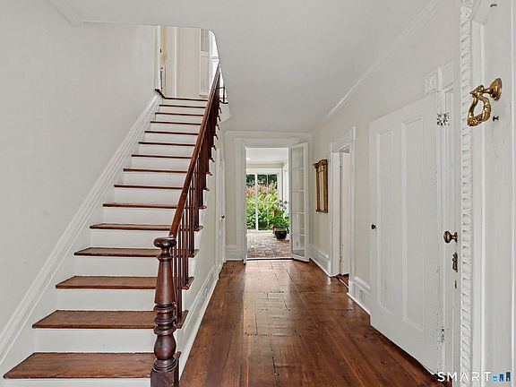 4th image of 530 Roxbury Road