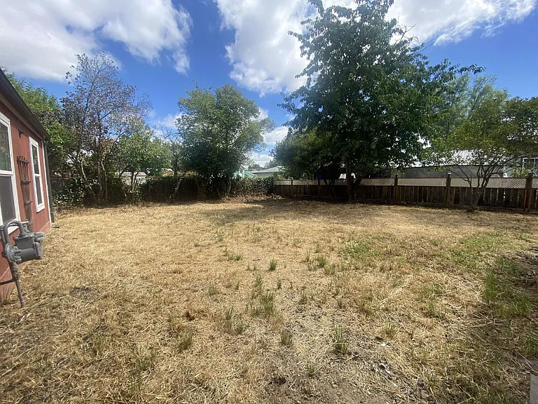 310 SE Gregory Dr — Photo 20