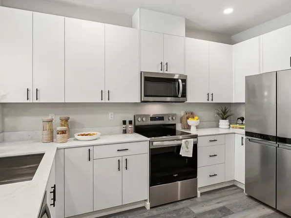 16202 Manor Way #D02-10, Lynnwood, WA 98087