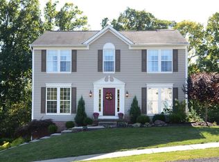 1065 Whispering Woods Dr, Coraopolis, PA
