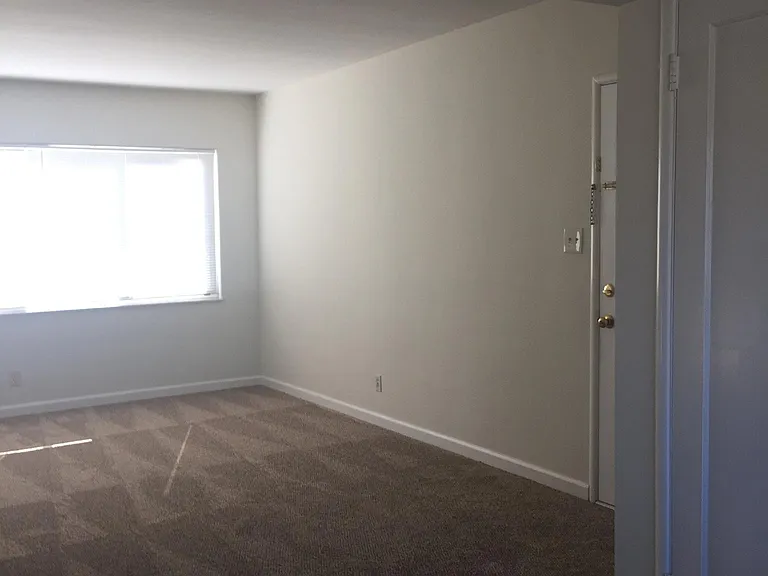 1482 Santa Rosa St — Photo 3