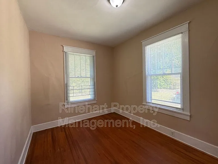 325 Walnut St — Photo 21