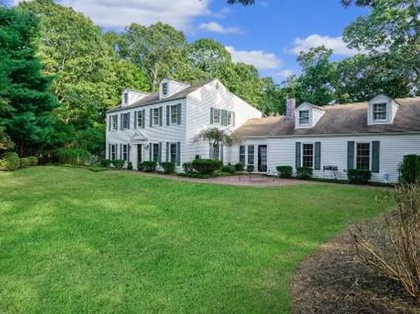 2803 N Wading River Rd