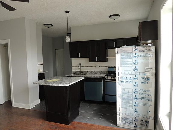 3rd image of 4518 N Clarendon Ave #307