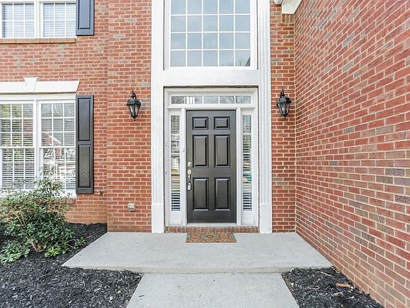 2nd image of 1229 Kenway Cir SE