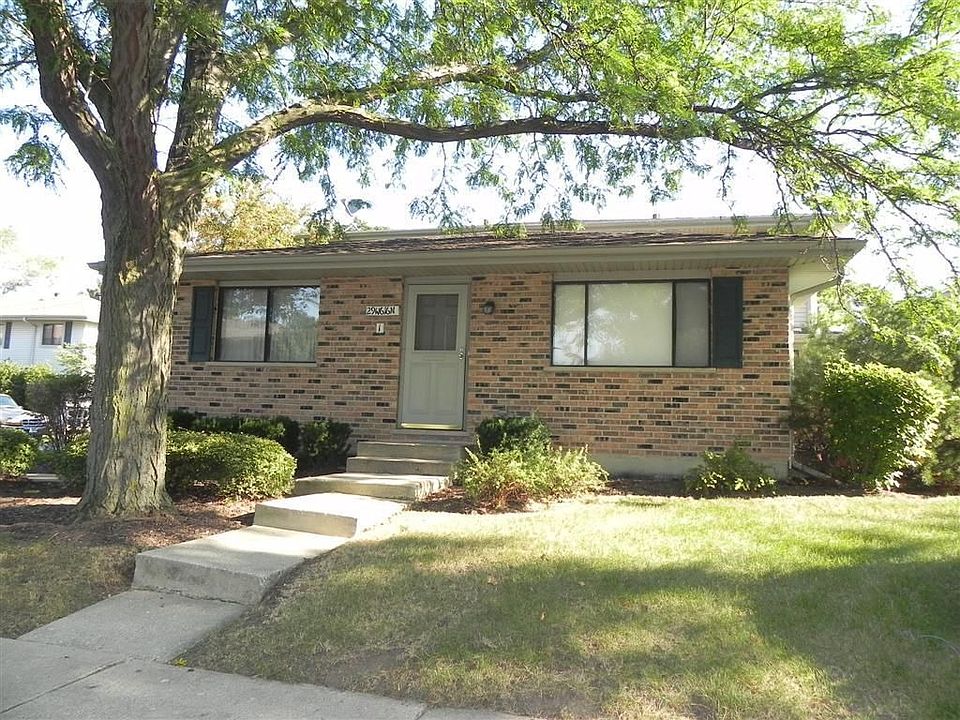 1st image of 29W616 Winchester Cir N Unit 4