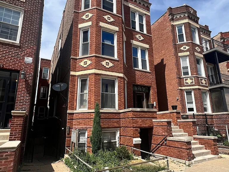 2340 W Augusta Blvd #1R — Photo 2