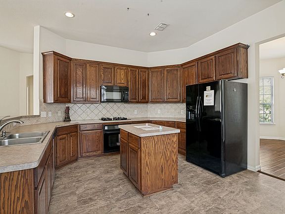 5th image of 1000 Leoti Ln
