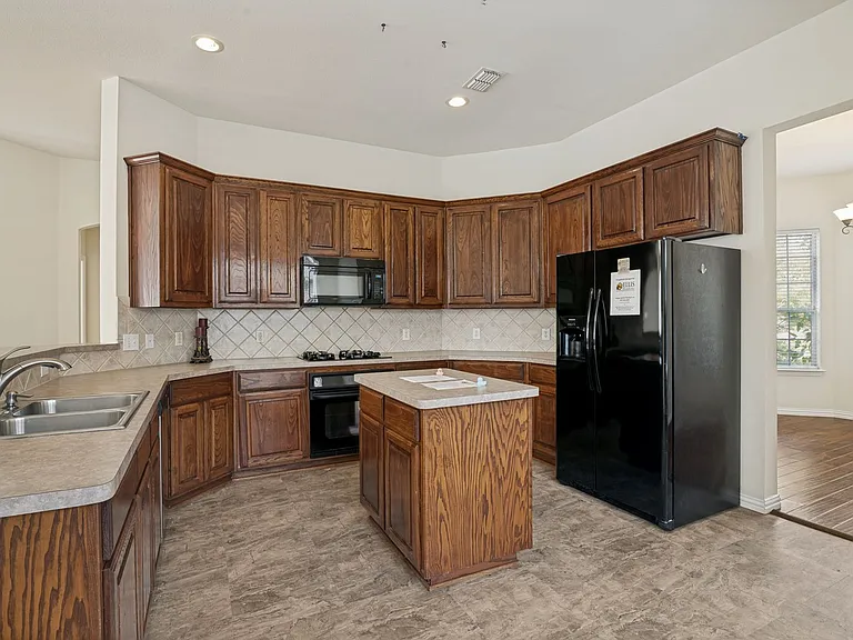 1000 Leoti Ln — Photo 10
