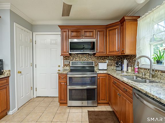 3rd image of 39 Jefferson Drive