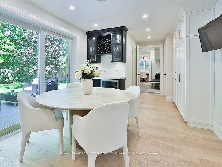 1638 Ruscombe Close — Photo 15