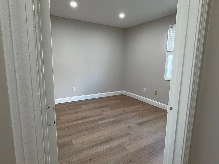 Pondsview Apartments — Photo 78
