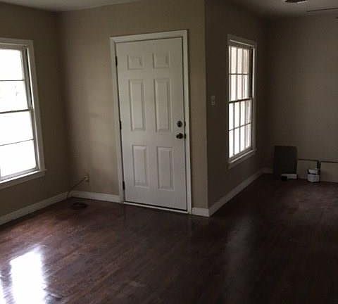 5th image of 1023 E Hunt St