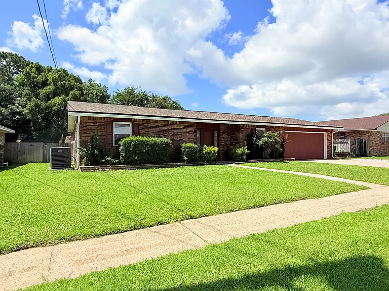 710 Osage Dr — Photo 2