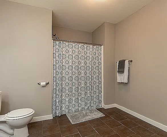 Six23 - 1 bedroom, Bathroom (2)