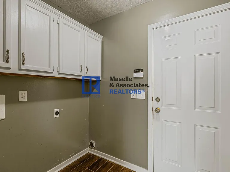 624 Post Oak Pl — Photo 17
