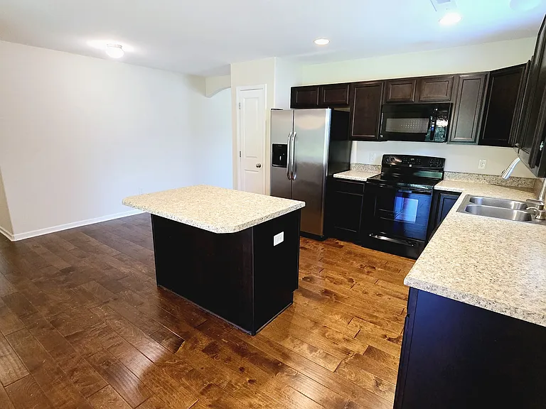 218 N Stonegate Dr — Photo 8