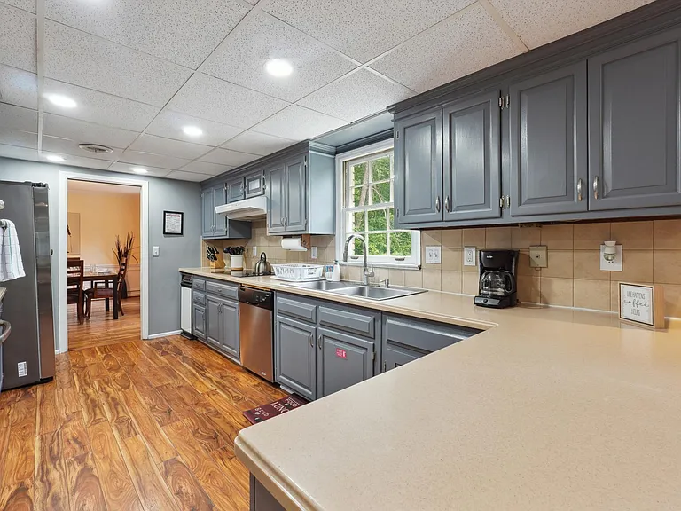 Full Kitchen with stainless-steel appliances -Main Level
