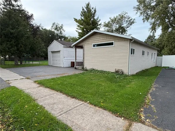 87 Lyman St, Brockport, NY 14420