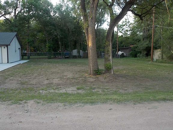 4th image of 1530 E 30th Ave N
