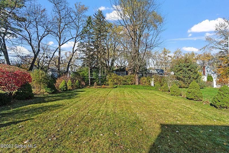 4th image of 2037 Hoover Road