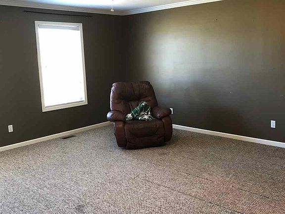 3rd image of 222 Metcalf Ln