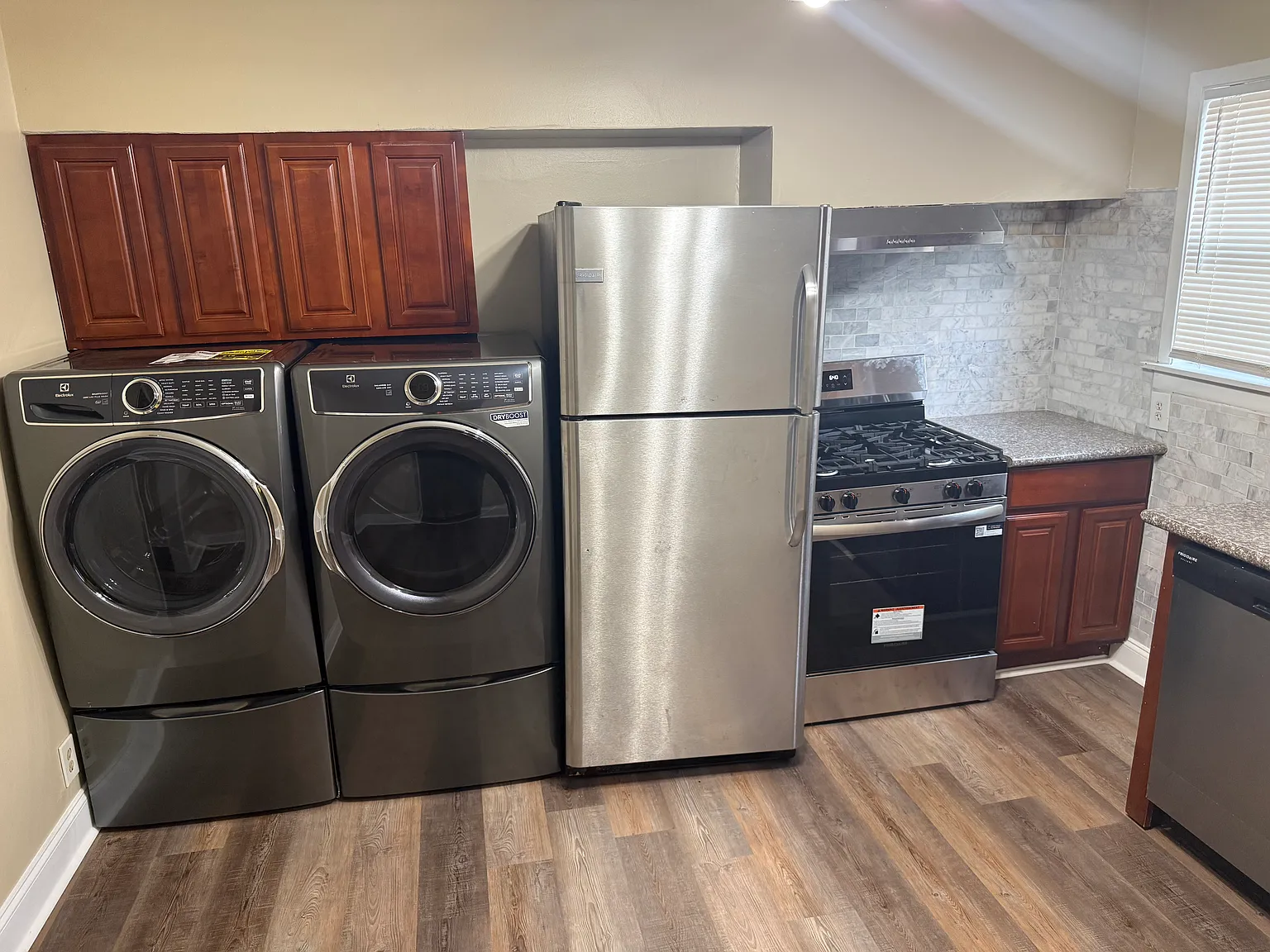1 bed, 800 sqft, $1,350 — Photo 3