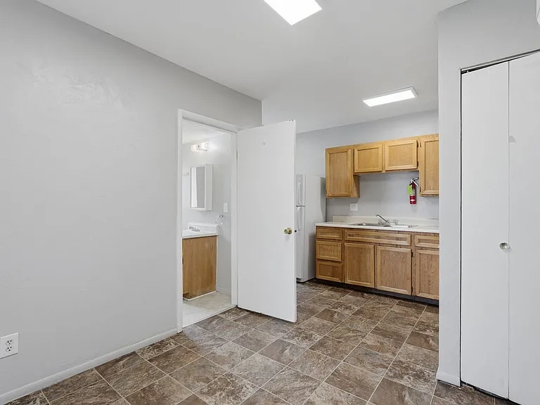 Jefferson Avenue Apartments — Photo 19