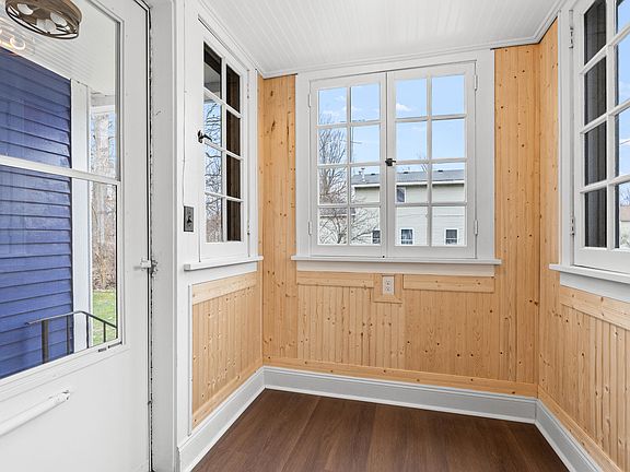 4th image of 125 E Delaware St