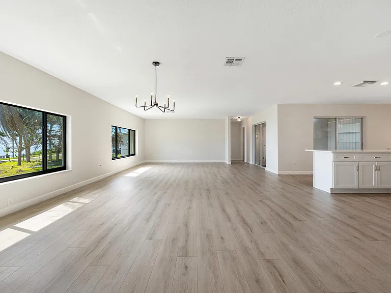 4003 S Indian River Dr — Photo 6