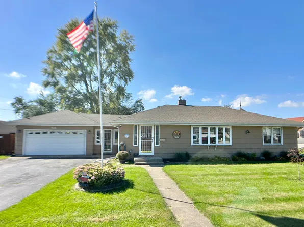 918 N Harvey St, Griffith, IN 46319