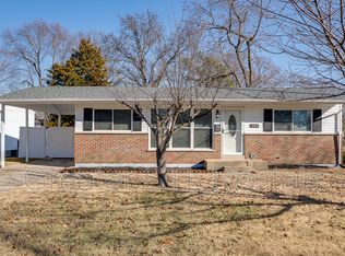 1225 Bellarmine Ln, Florissant, MO 63031