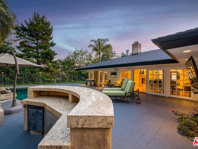 9023 Alto Cedro Dr — Photo 14