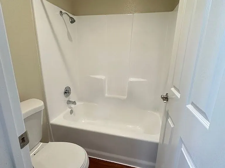 Carmel Woods Apartments — Photo 30