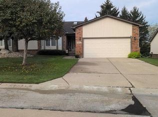 46823 Scotch Pine Ln, Macomb, MI 48042