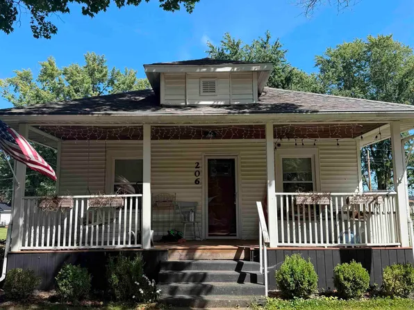 206 E Wabash Ave, Wakarusa, IN 46573
