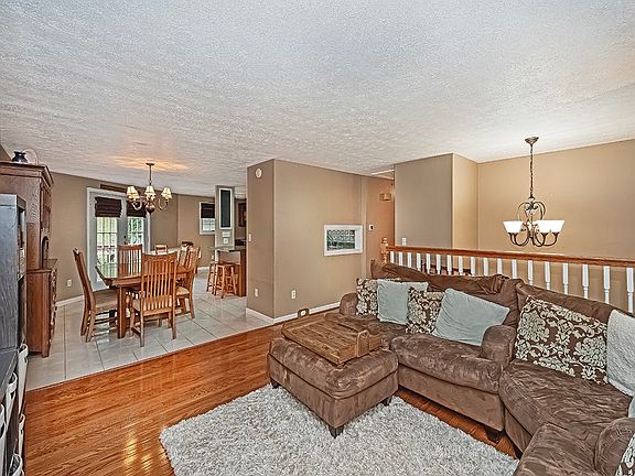 4th image of 502 Somerset Dr