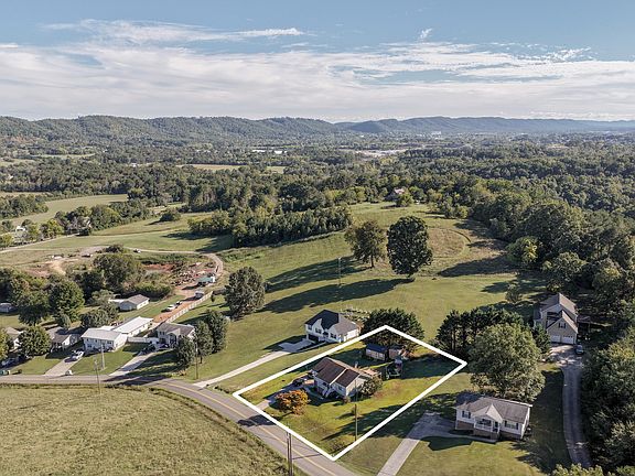 2nd image of 2077 Saunders Rd