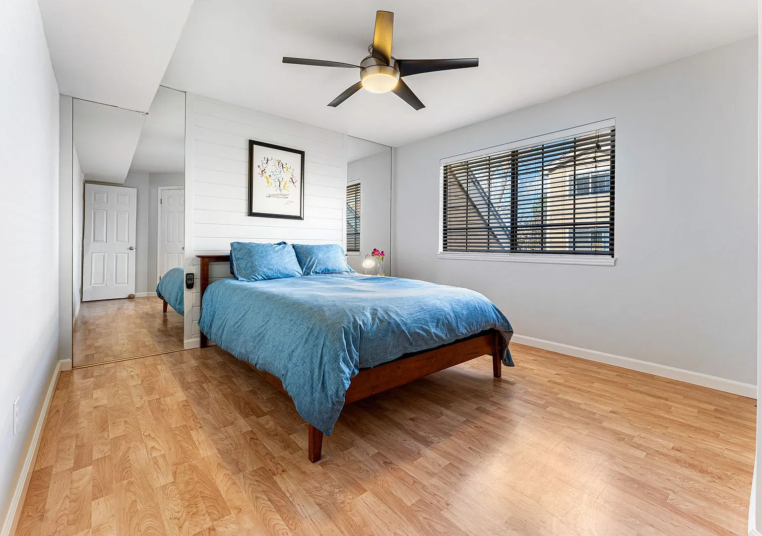 Updated 1 BDR with loft in Gunbarrel — Photo 3