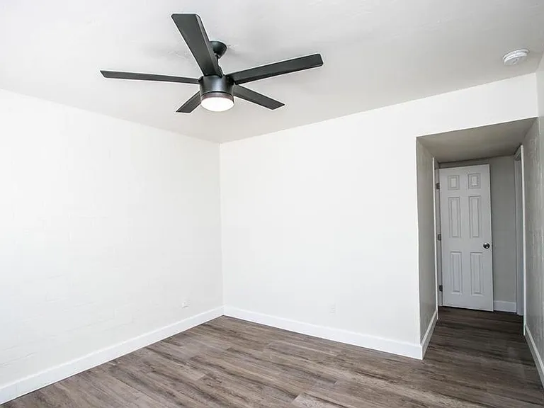 425 N 17th Dr #2-B — Photo 9