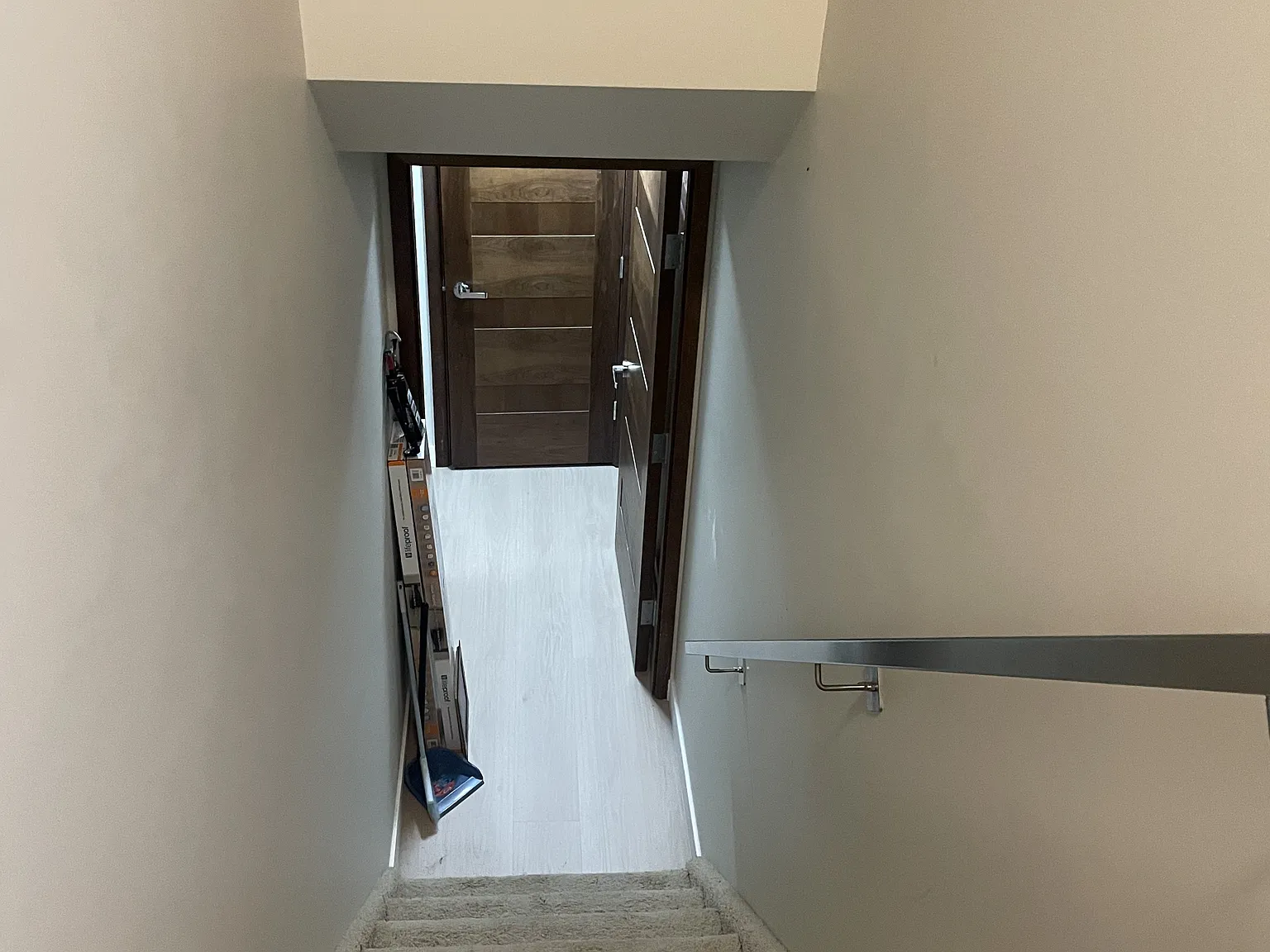 Rosewood 1 Bedroom Legal Basement Suite — Photo 3