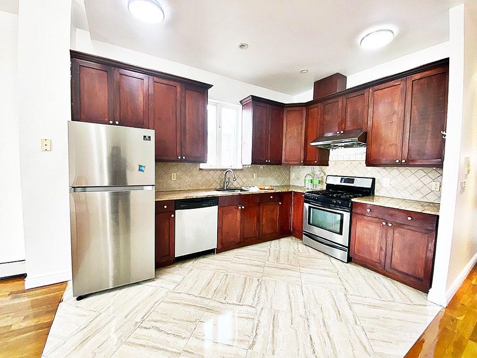 1st image of 204 Bay 31st St Floor 3